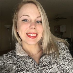 Meet your Posher, Caroline